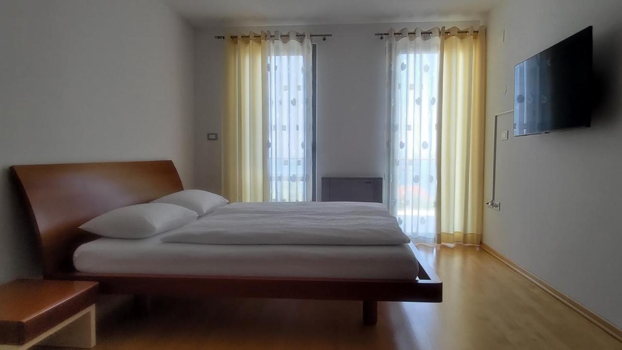 Apartmaji Palea Ізола Екстер'єр фото